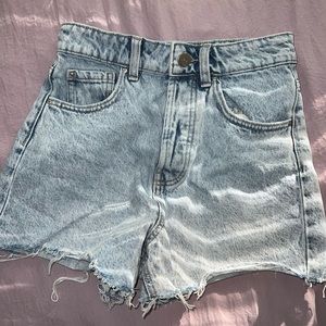 ZARA Boyfriend Jean Short Light Wash Size 2
